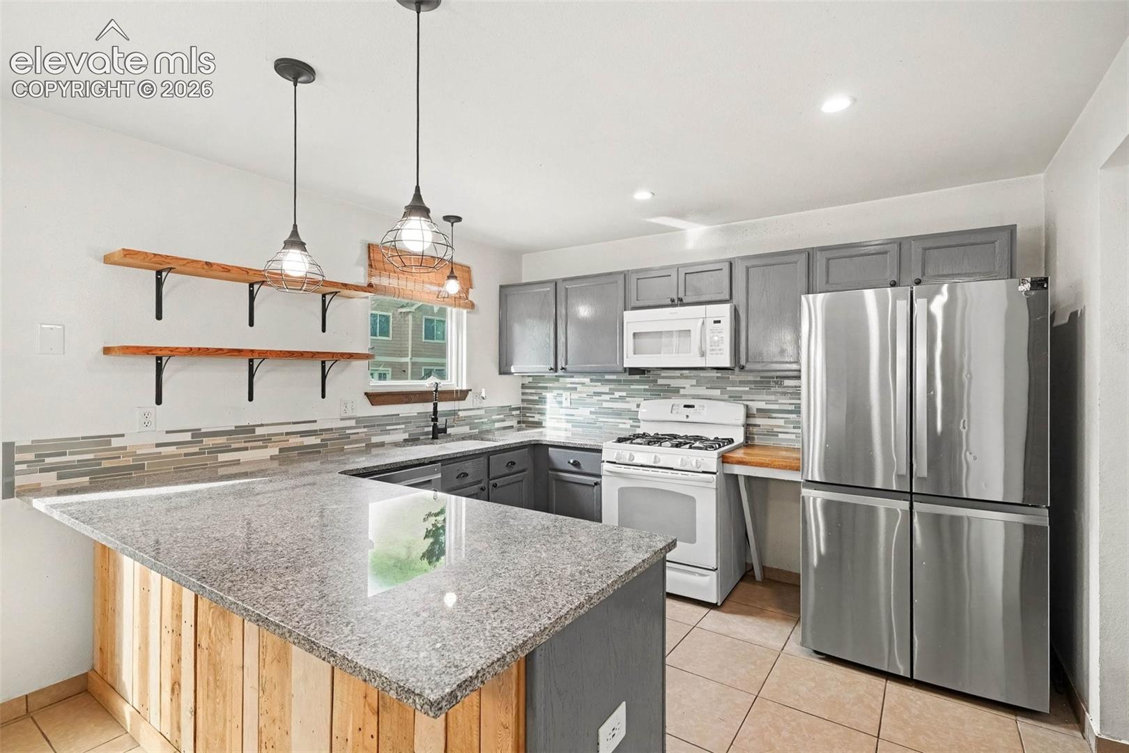 Listing photo 8 for 9419 Daystar Terrace