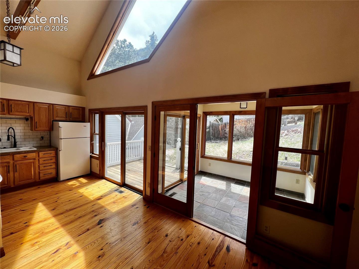 Listing photo 13 for 602 RUXTON Avenue