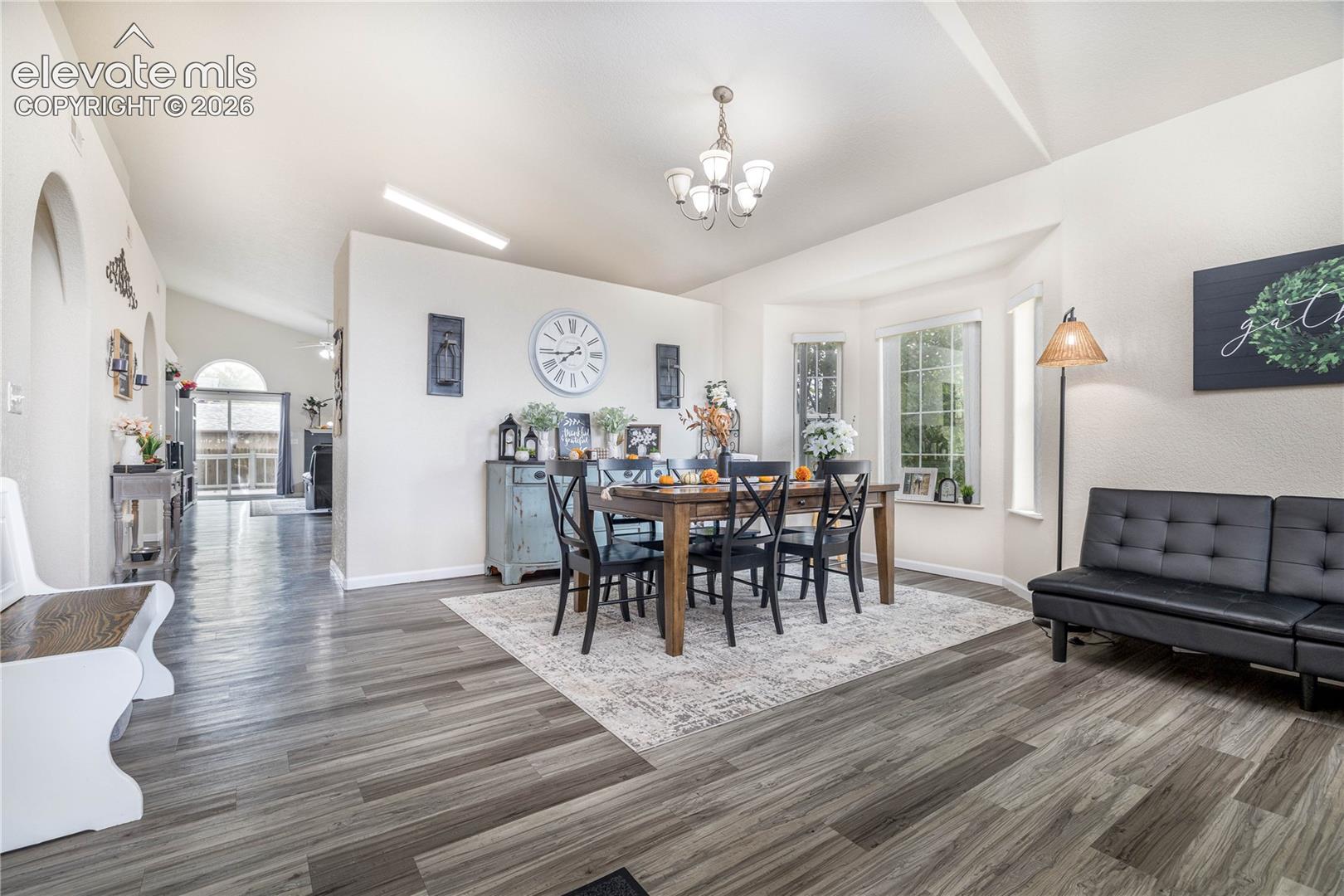 Listing photo 13 for 938 Cedarcrest Drive