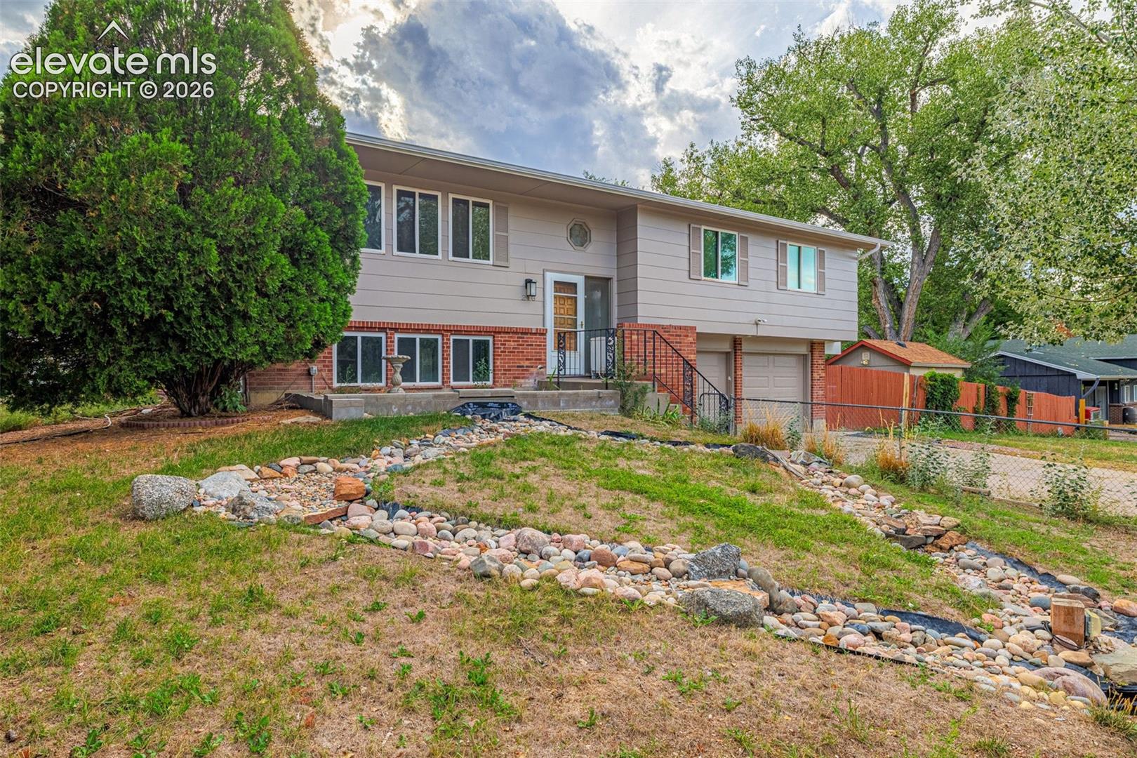 Listing photo 2 for 216 De La Vista Street