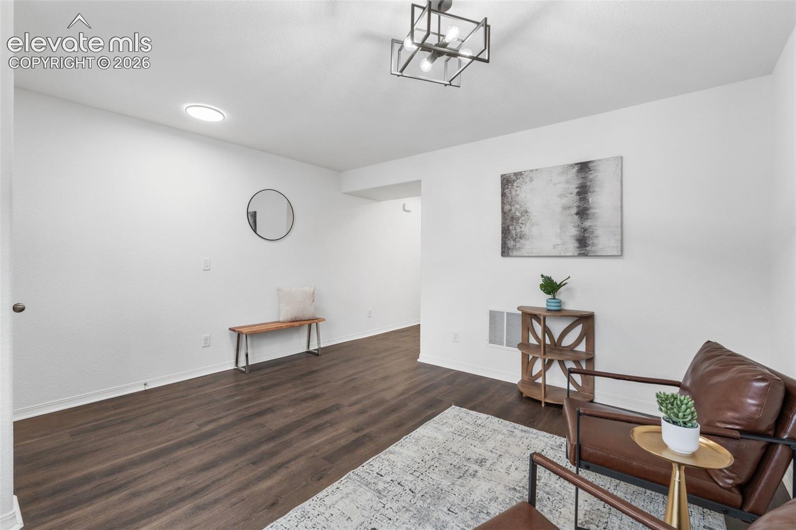 Listing photo 10 for 421 Autumn Place