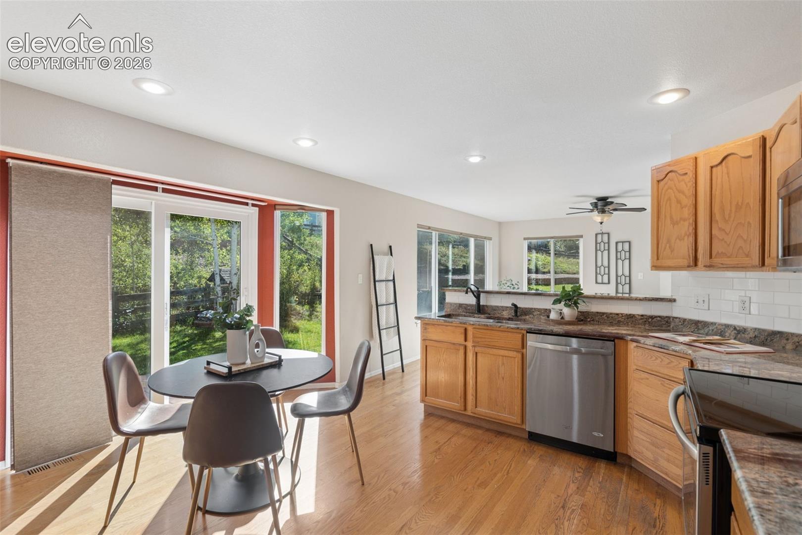 Listing photo 3 for 1272 Dream Lake Court