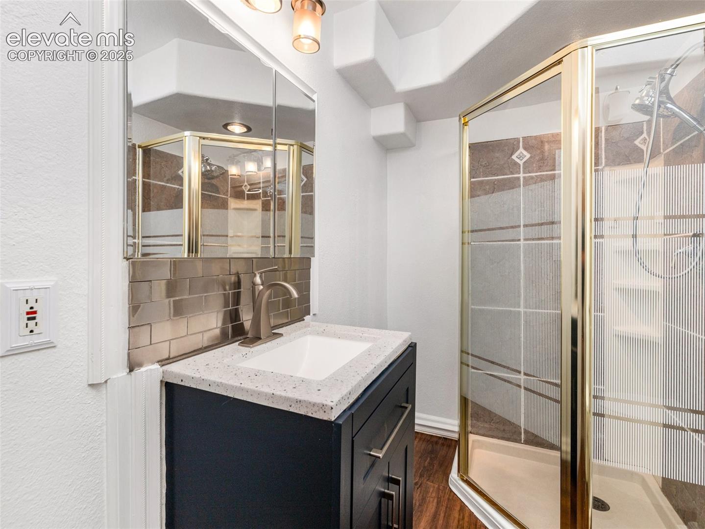 Listing photo 13 for 2213 E Evans Avenue