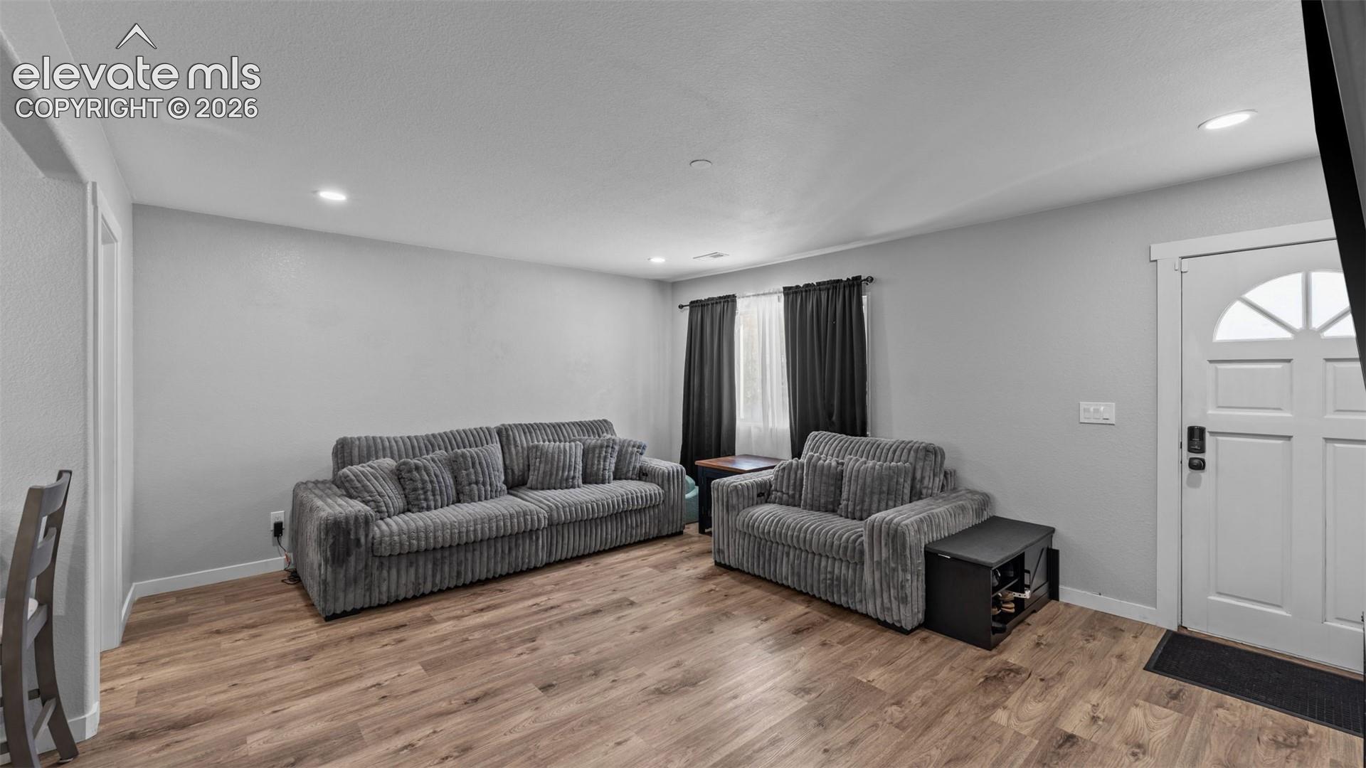 Listing photo 5 for 3210 Virginia Avenue