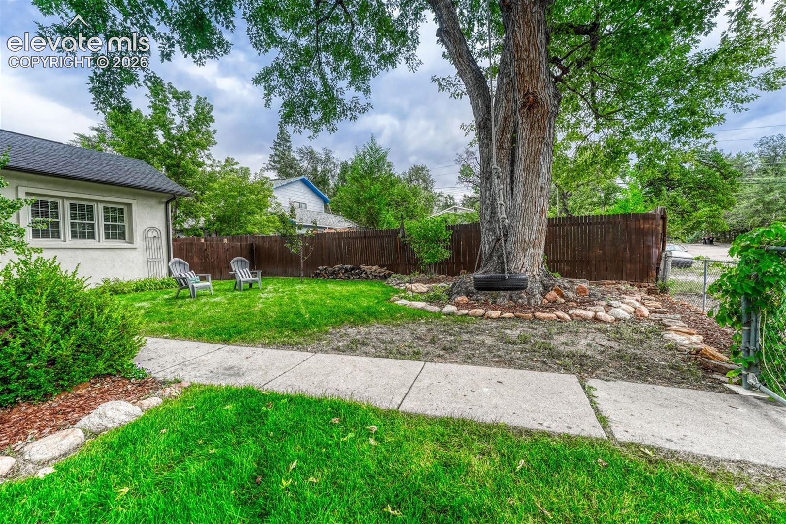 Listing photo 38 for 1900 E San Rafael Street