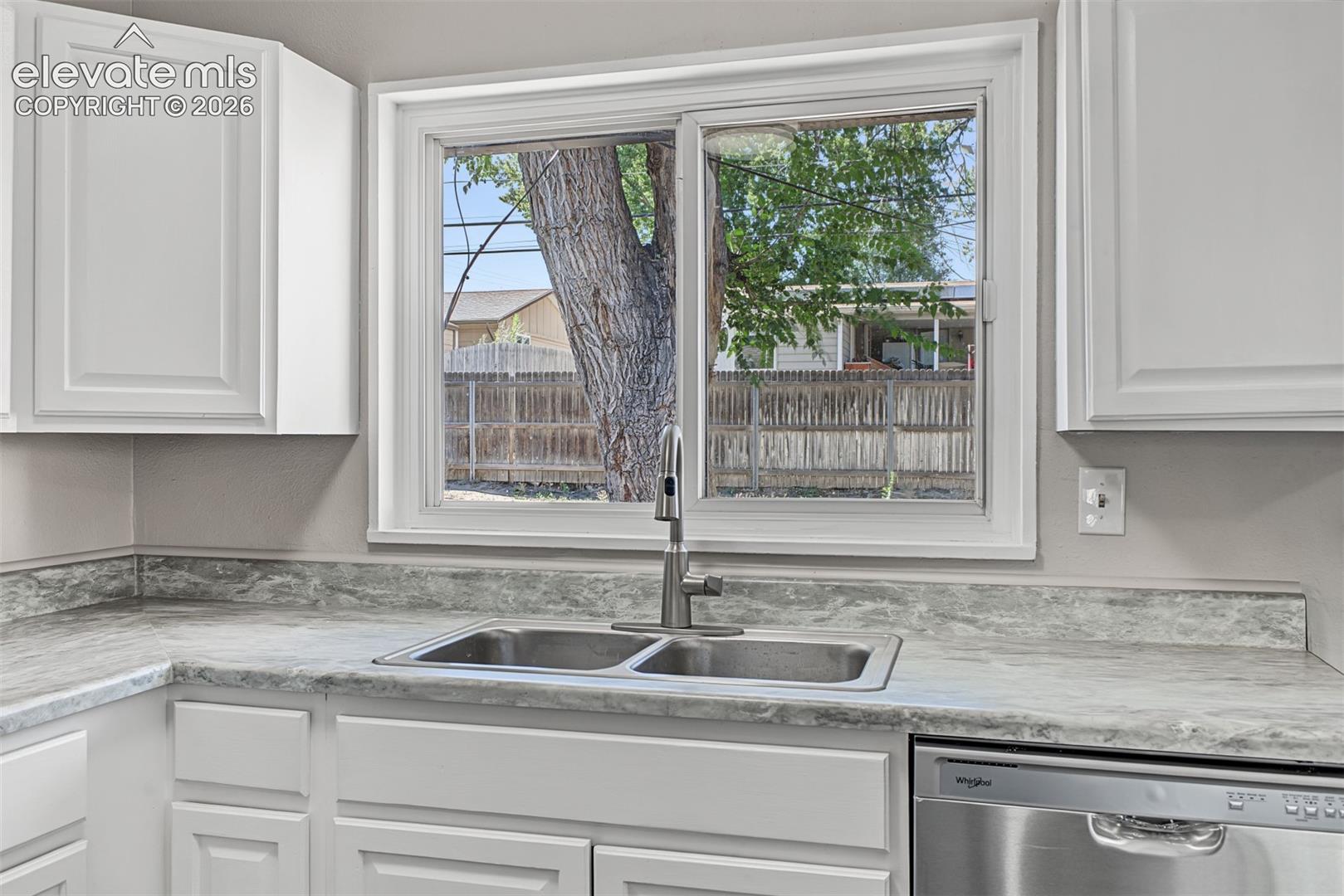 Listing photo 15 for 1612 Widefield Drive