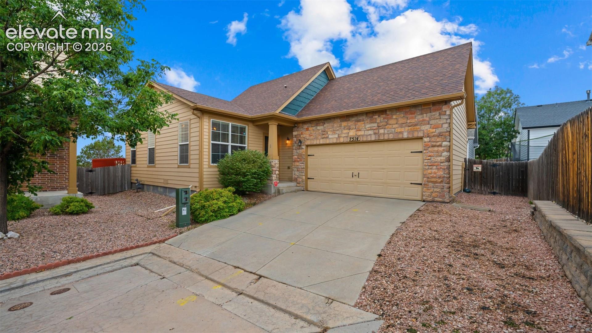 Listing photo 6 for 7514 Jaoul Point