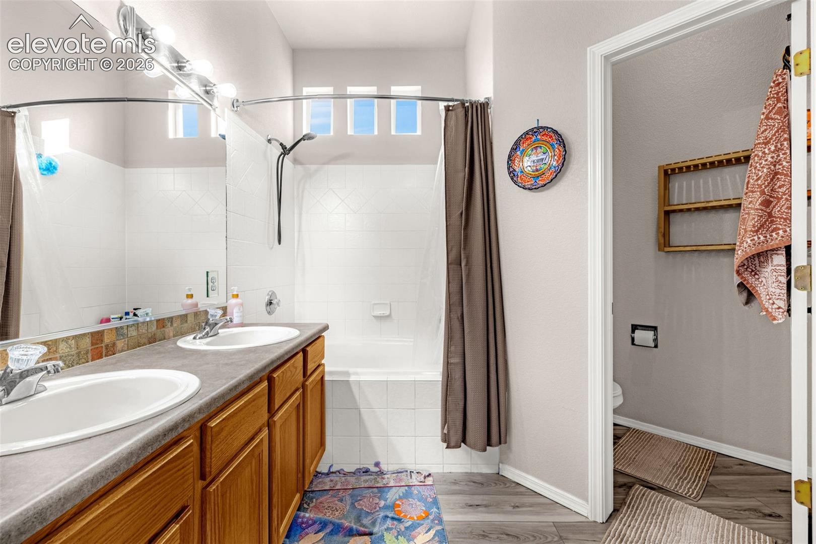 Listing photo 17 for 7086 Sand Crest View