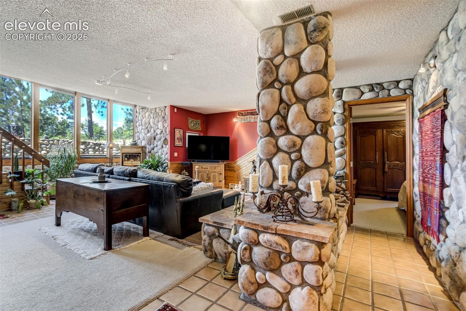 Listing photo 26 for 19330 Greenwood Drive