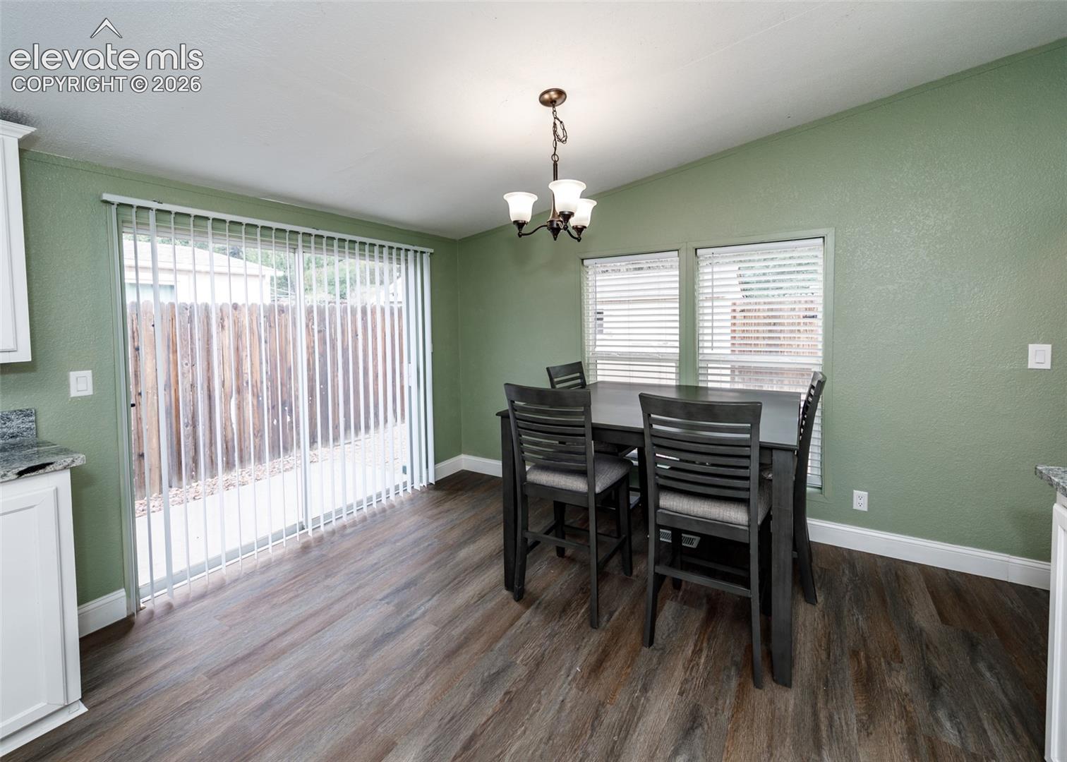 Listing photo 14 for 861 Desert Circle