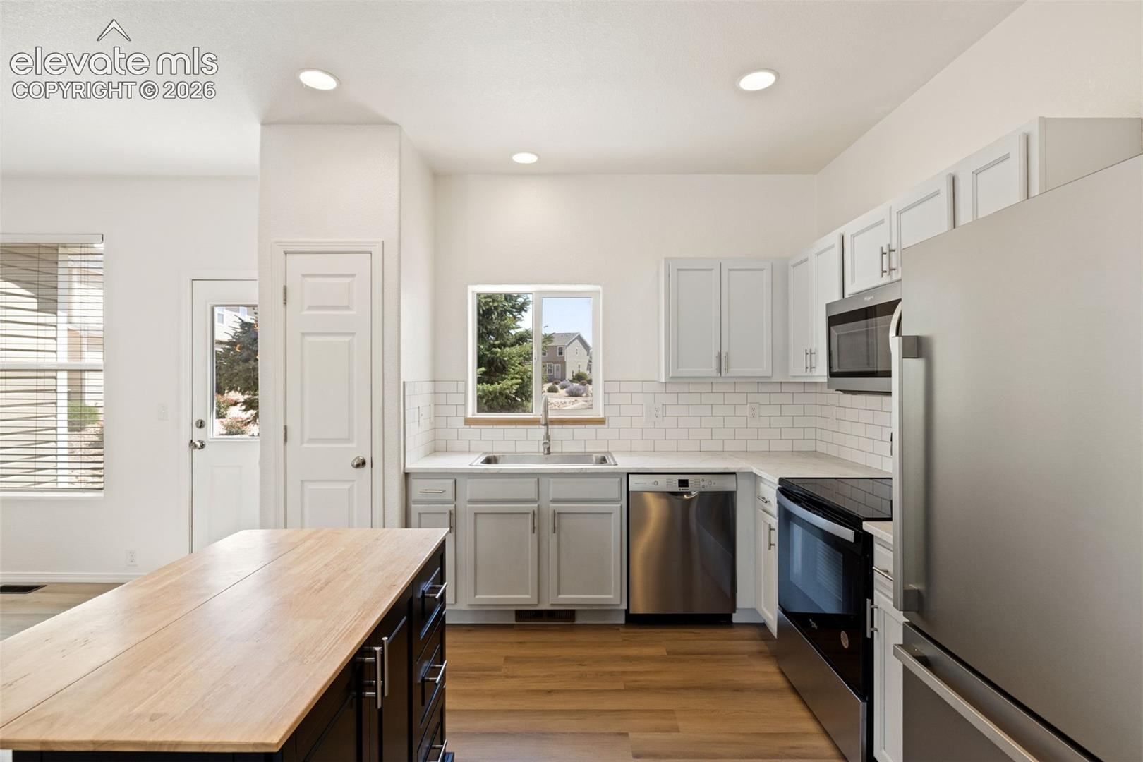 Listing photo 13 for 7350 Countryside Grove