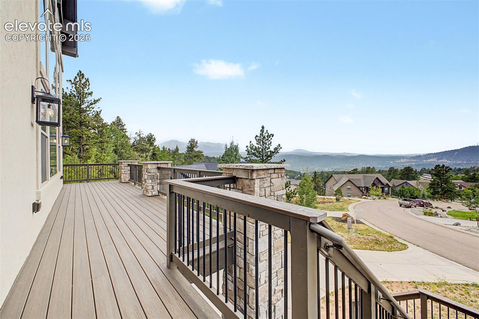 Listing photo 2 for 1015 Locklin Way