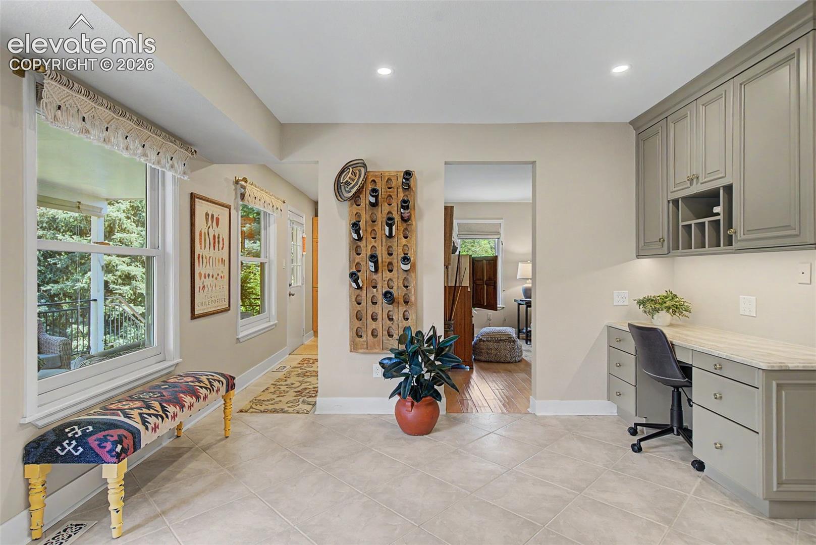 Listing photo 21 for 216 W Cheyenne Mountain Boulevard