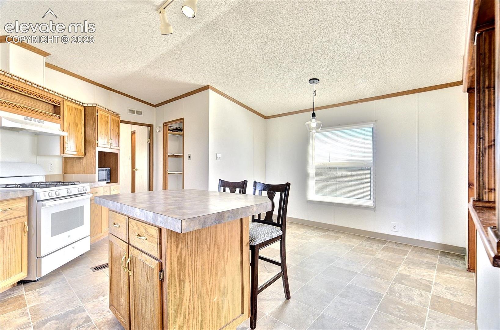 Listing photo 15 for 6375 Field View