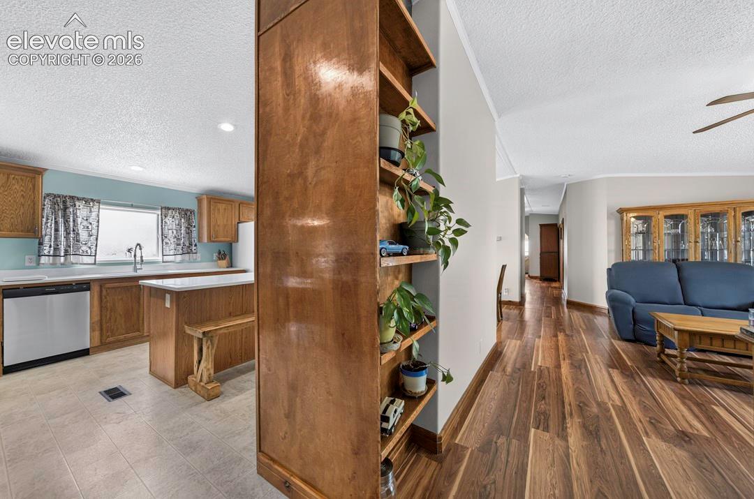 Listing photo 10 for 755 High Prairie Point