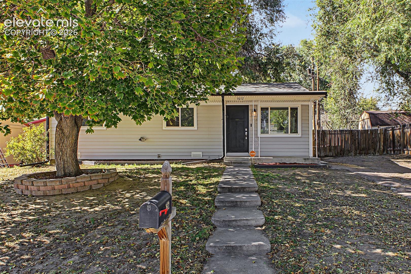 Listing photo 3 for 1612 Widefield Drive