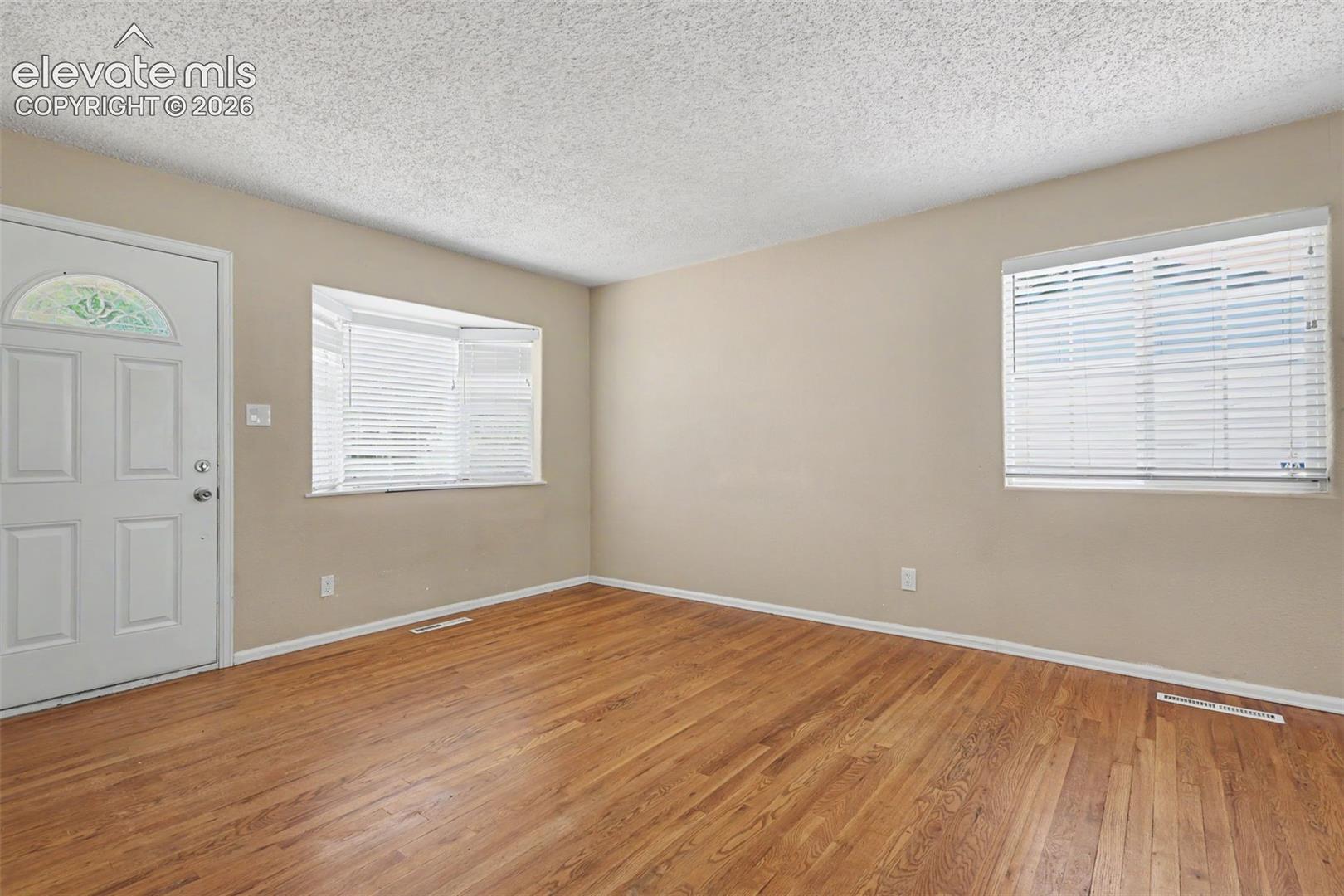 Listing photo 7 for 105 Linden Drive