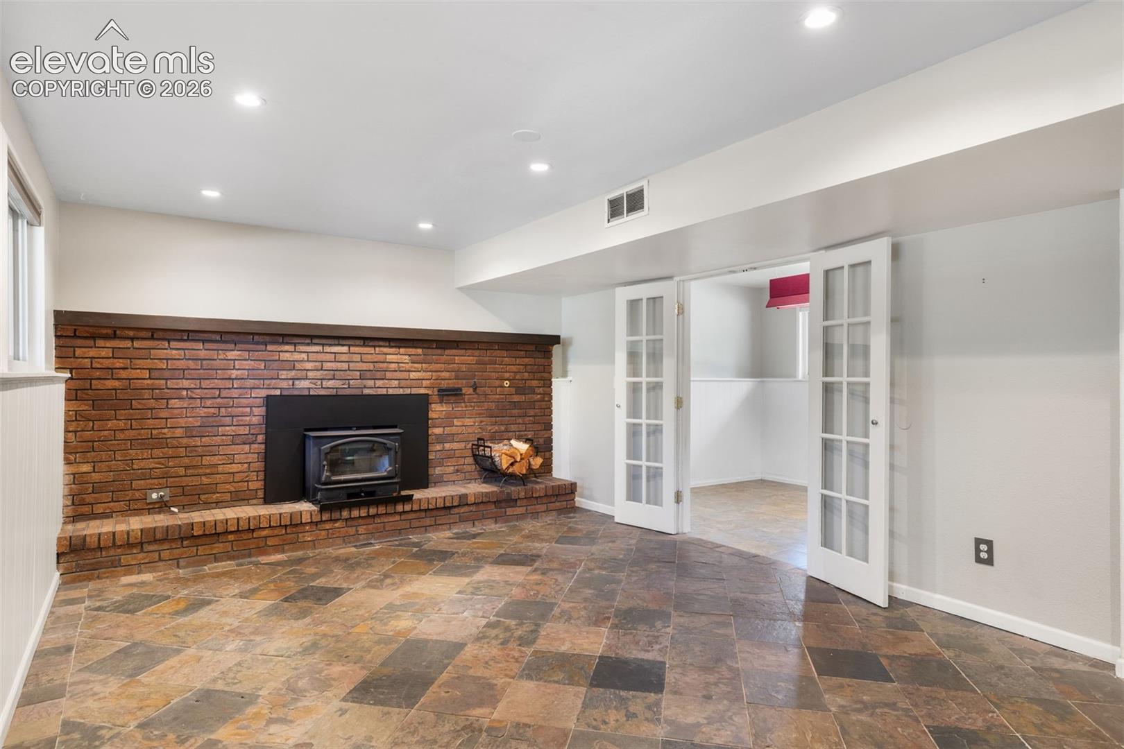 Listing photo 16 for 509 W Cheyenne Road