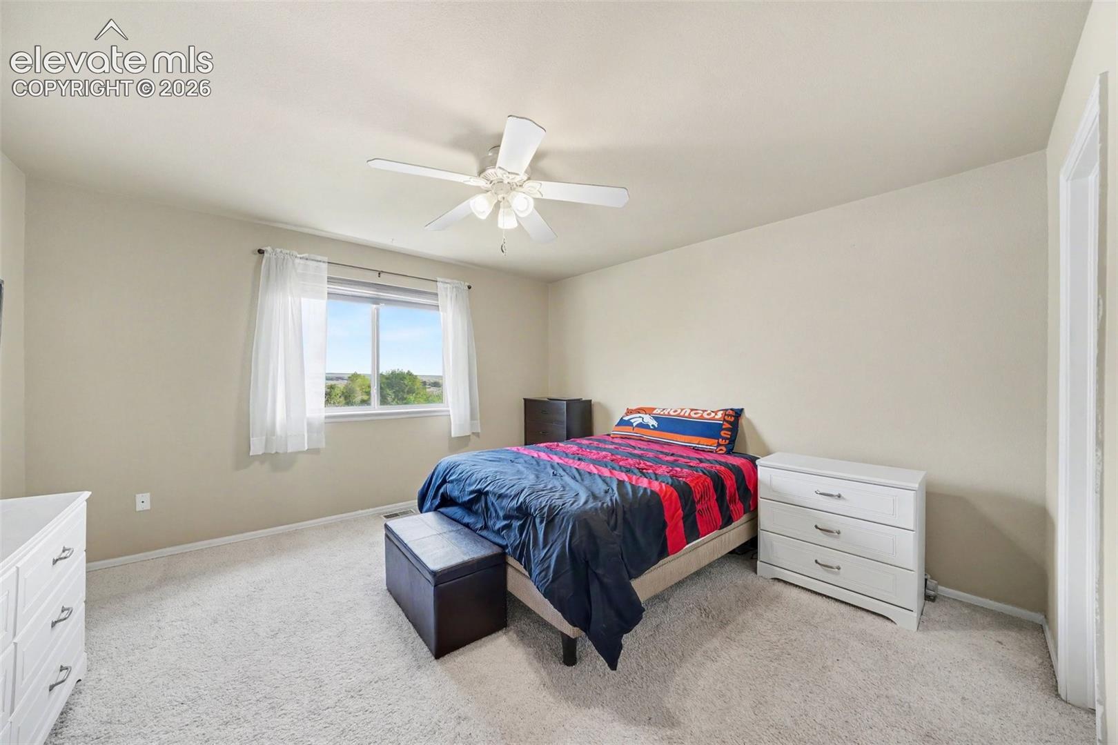 Listing photo 12 for 912 Legend Oak Drive
