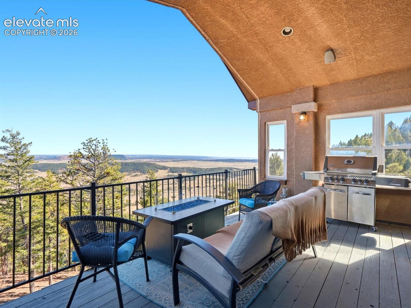 Listing photo 8 for 13084 Deer Ridge Way