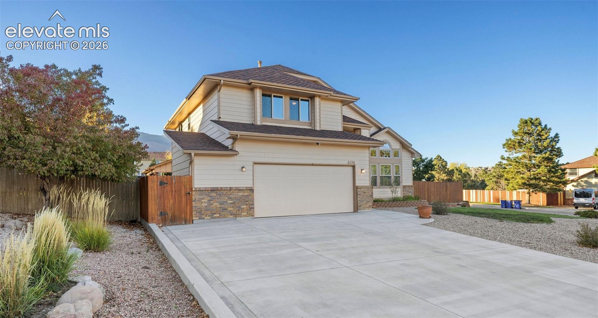 Listing photo 2 for 6120 Moorfield Avenue