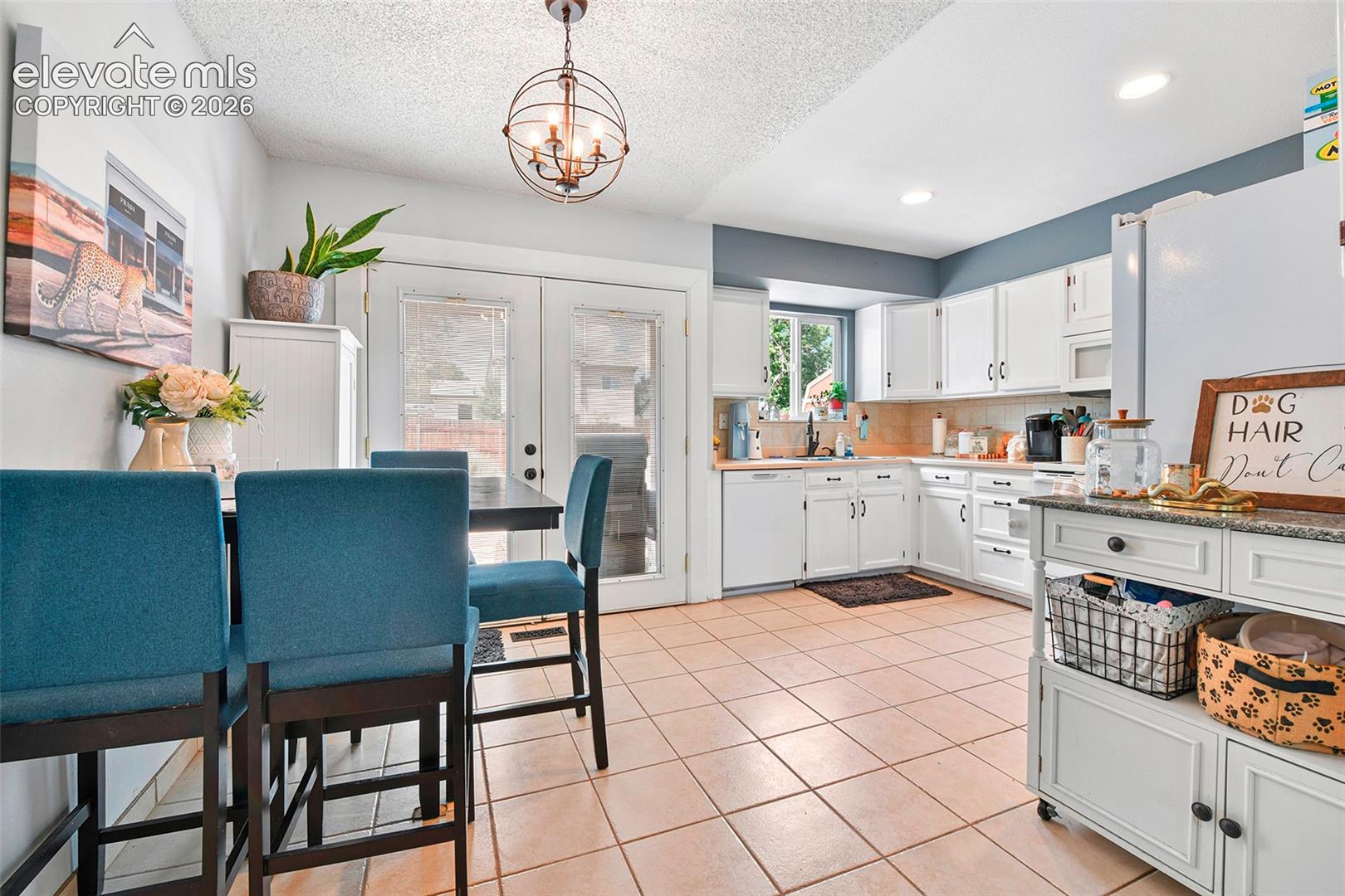 Listing photo 8 for 6830 Parkridge Court