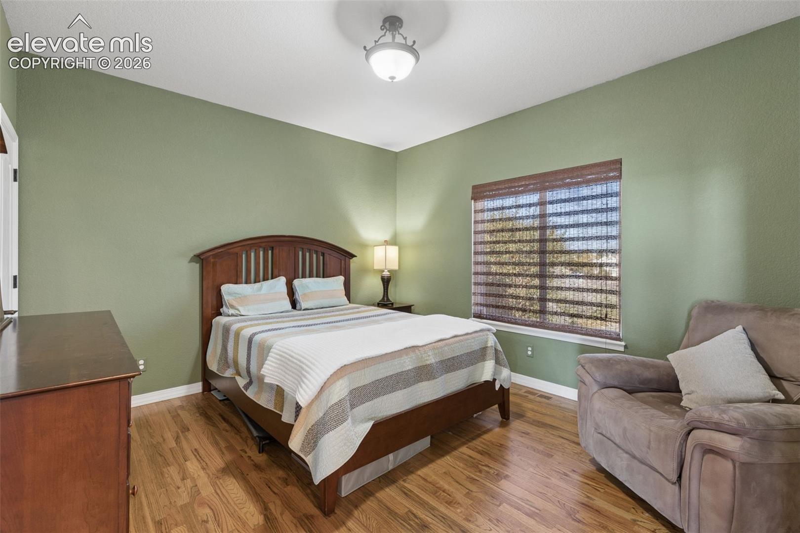 Listing photo 17 for 1055 Bayfield Drive