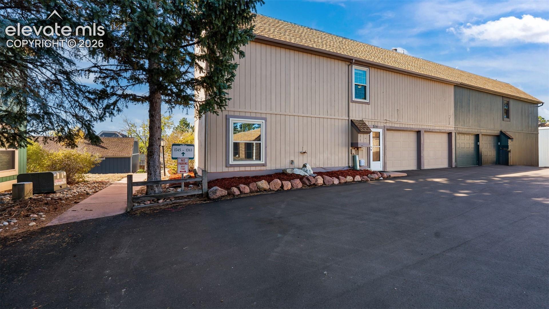 Listing photo 26 for 1741 Woodmoor Drive