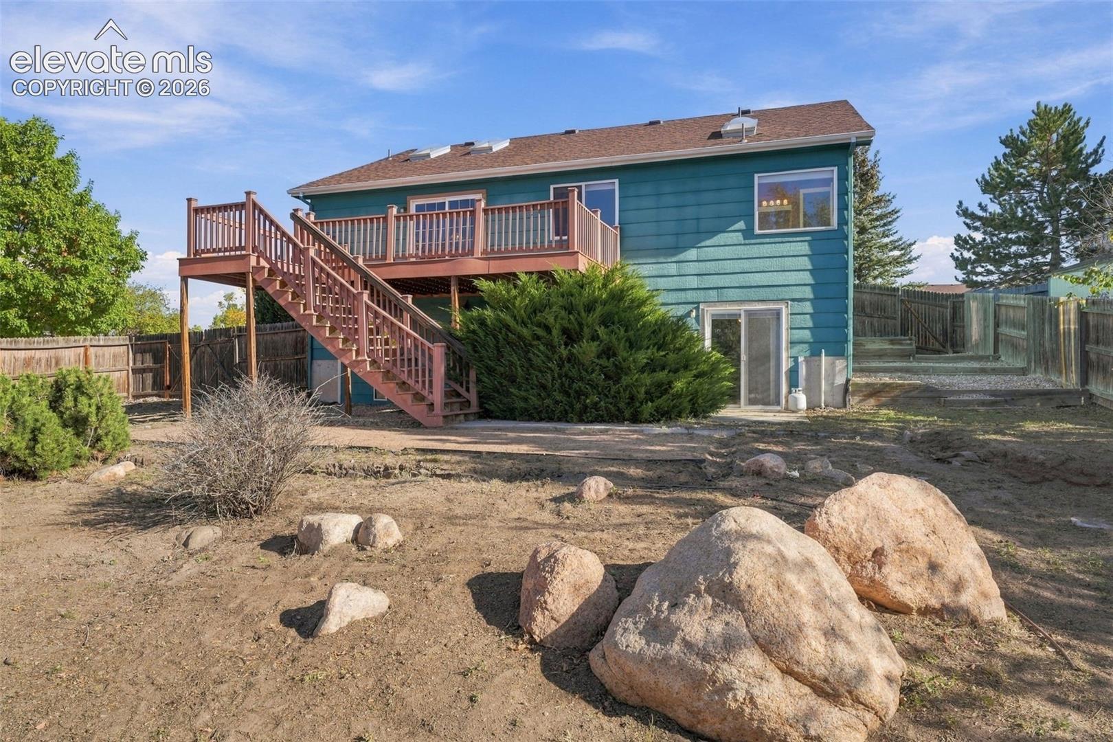 Listing photo 6 for 8140 Radcliff Drive