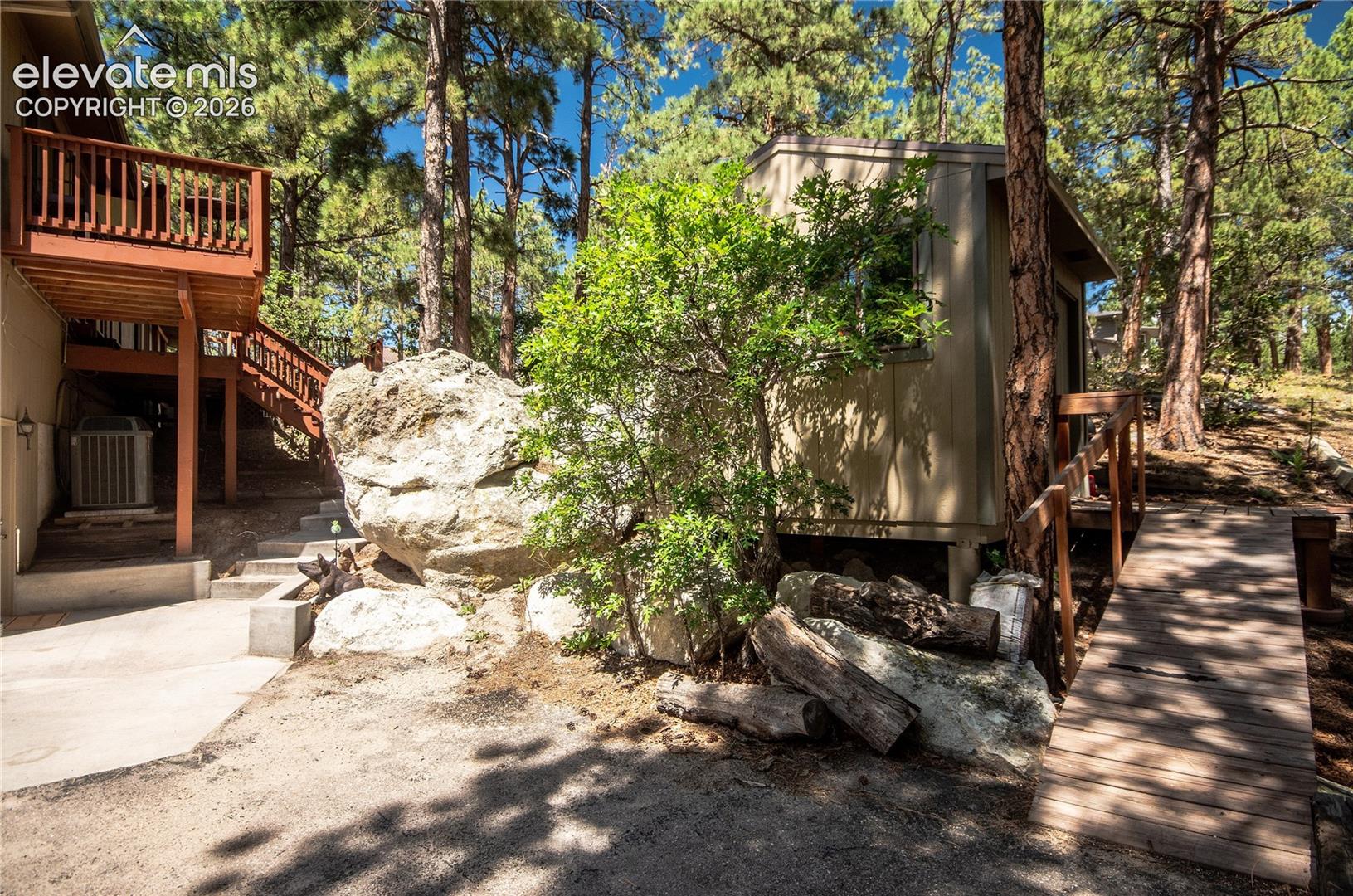 Listing photo 5 for 17360 E Caribou Drive