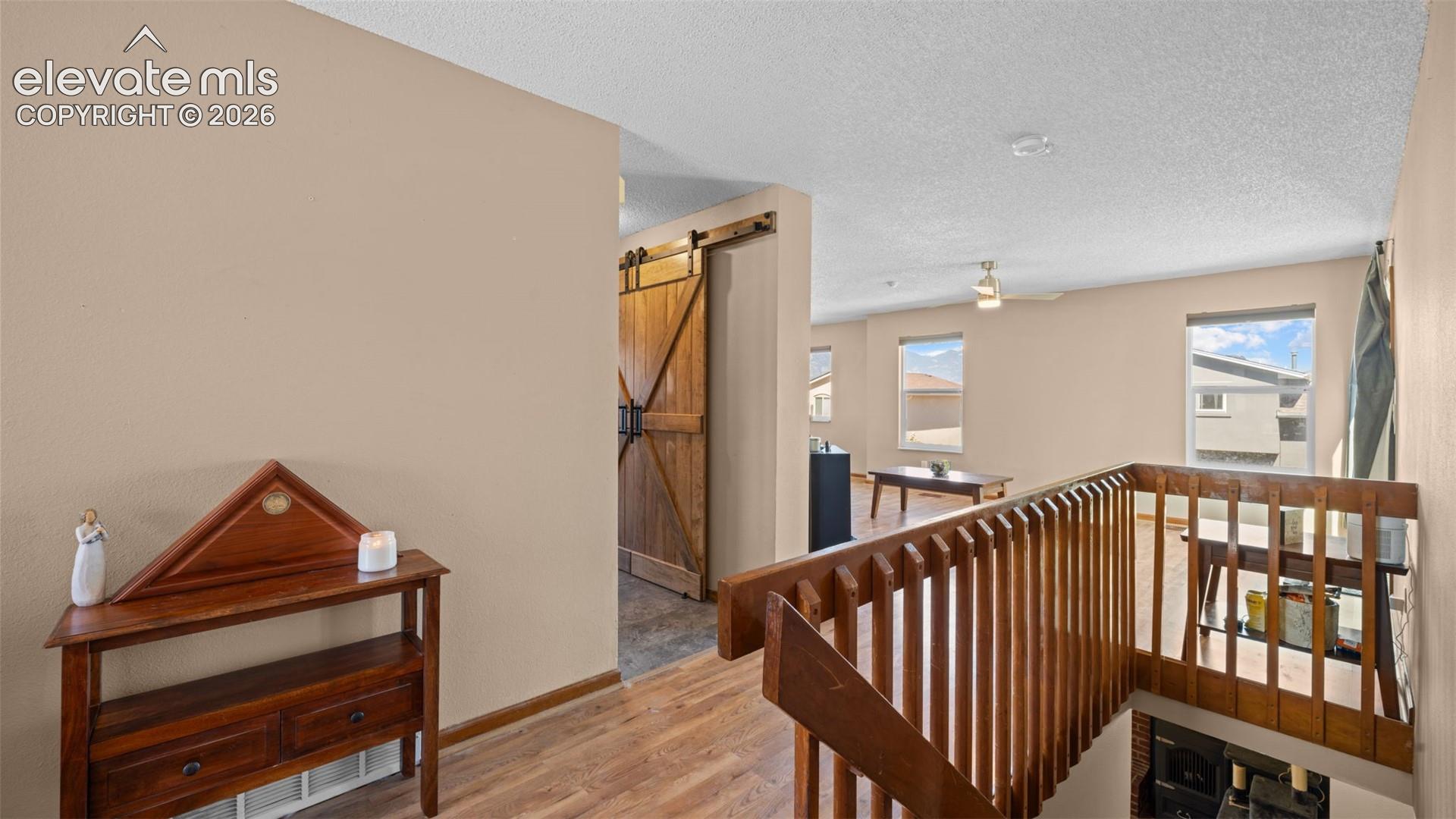Listing photo 2 for 1180 Goodview Court