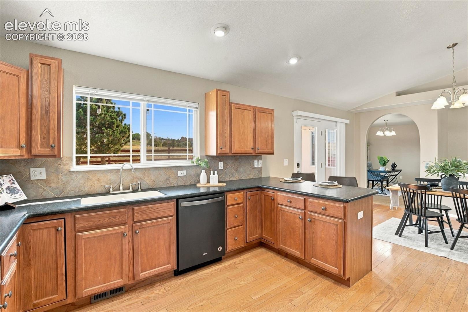 Listing photo 11 for 10467 Mile Post Loop