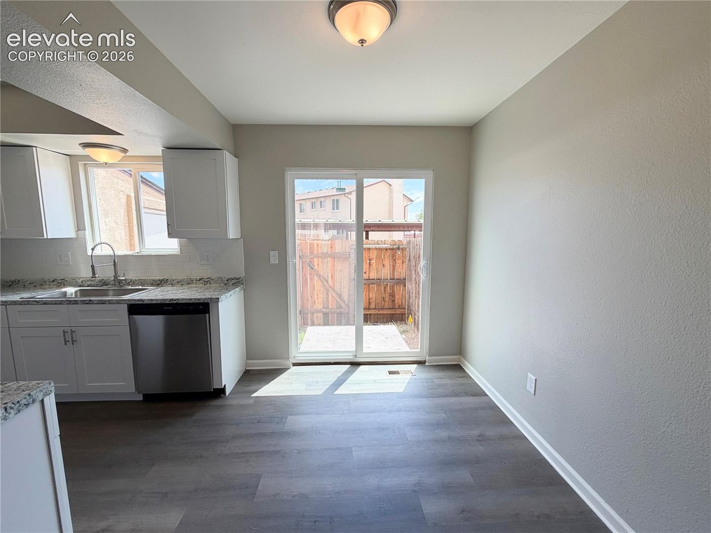 Listing photo 7 for 3075 Starlight Circle