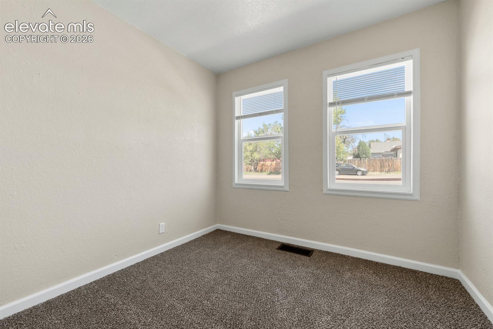 Listing photo 11 for 2102 W 29th Street
