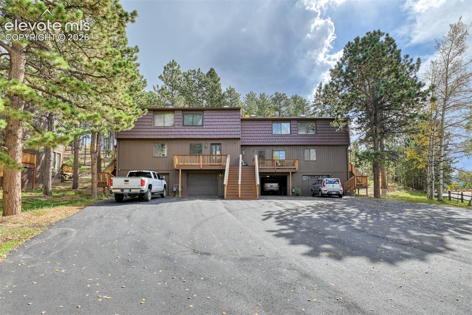 590 Manor Court B โ listing photo