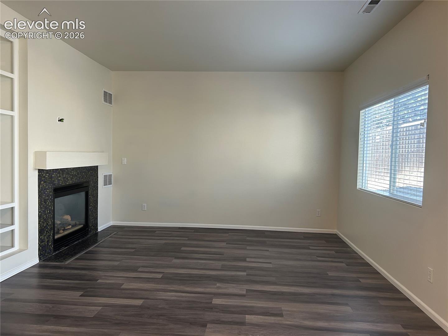 Listing photo 4 for 628 Prairie Star Circle