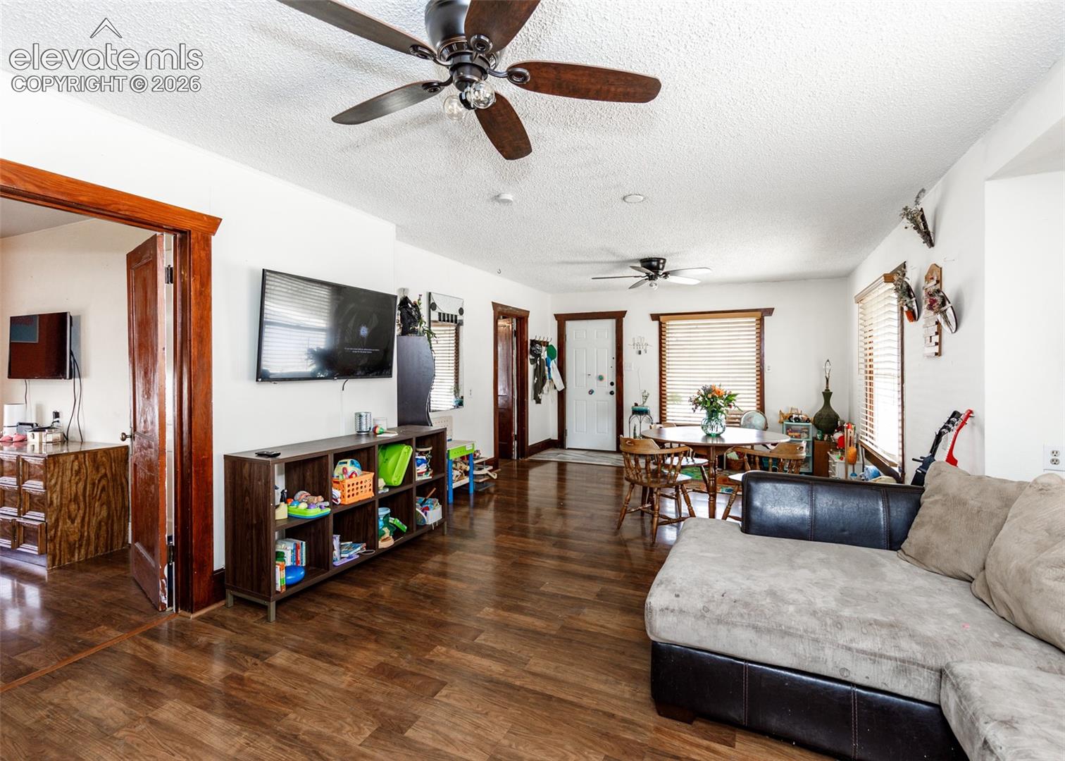 Listing photo 6 for 2035 Pine Street