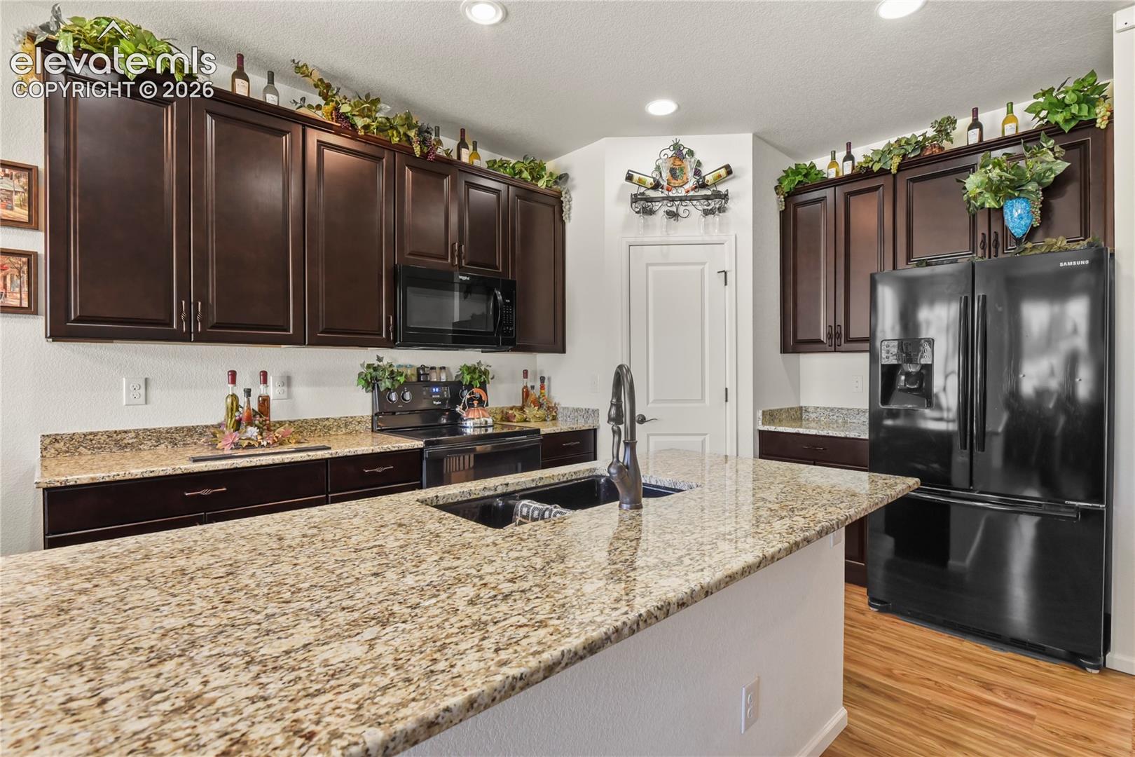 Listing photo 7 for 3921 John Court