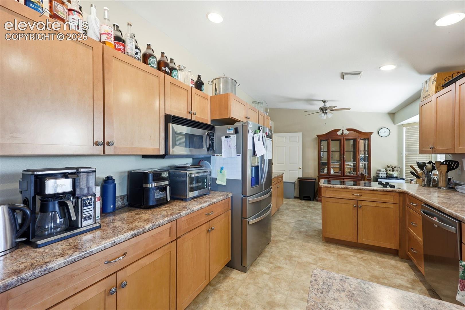 Listing photo 11 for 1286 N Ladonia Drive