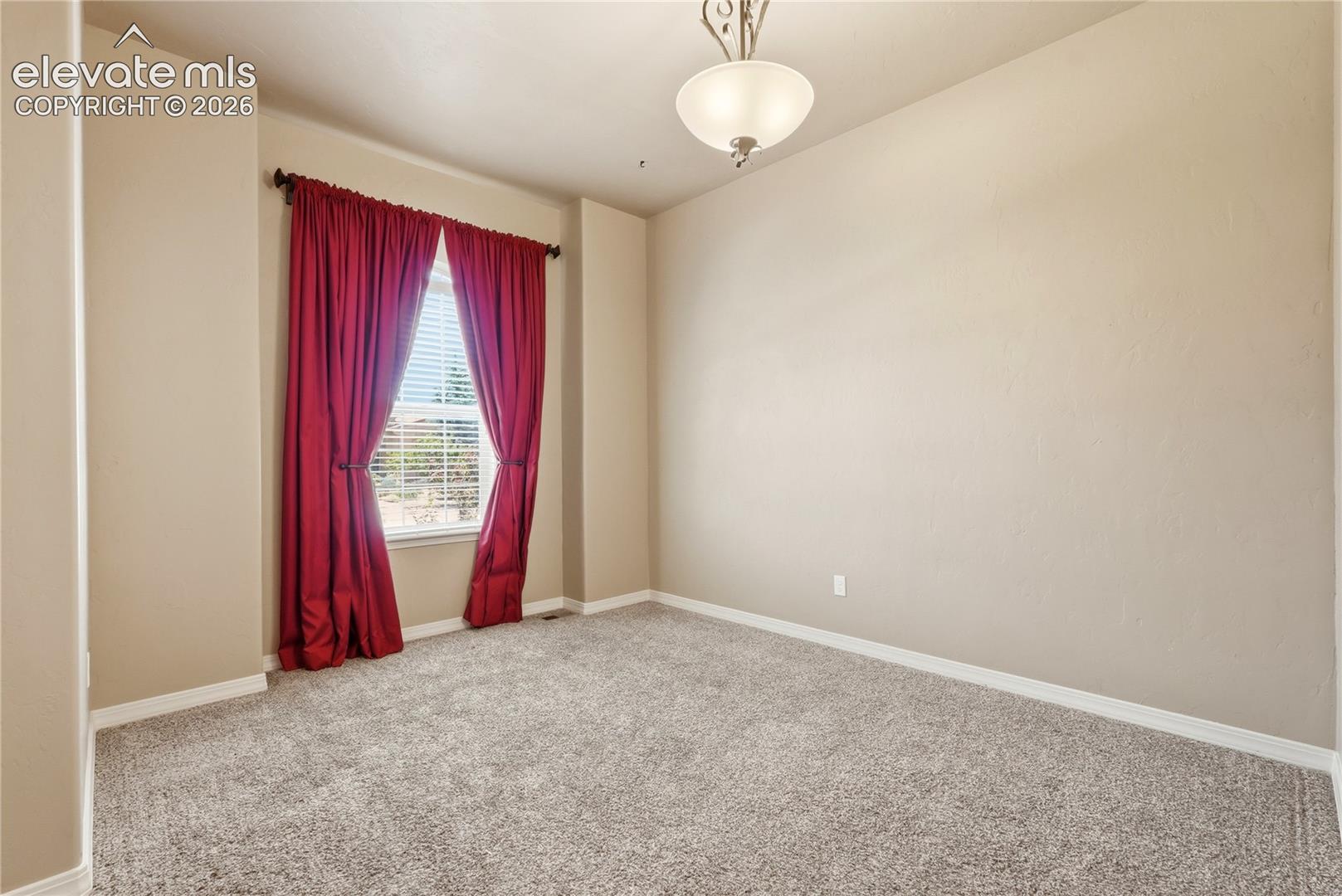 Listing photo 26 for 1908 Turnbull Drive
