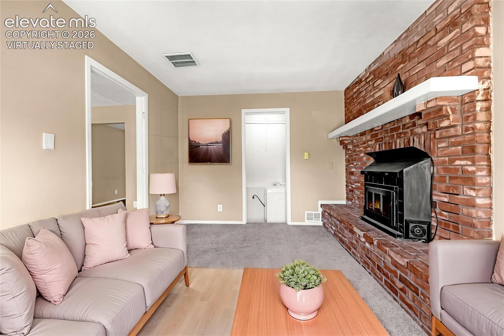 Listing photo 7 for 1933 Hallam Avenue