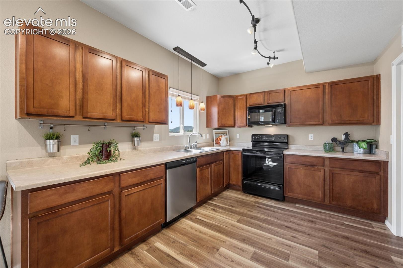 Listing photo 9 for 7589 Chenoa Court