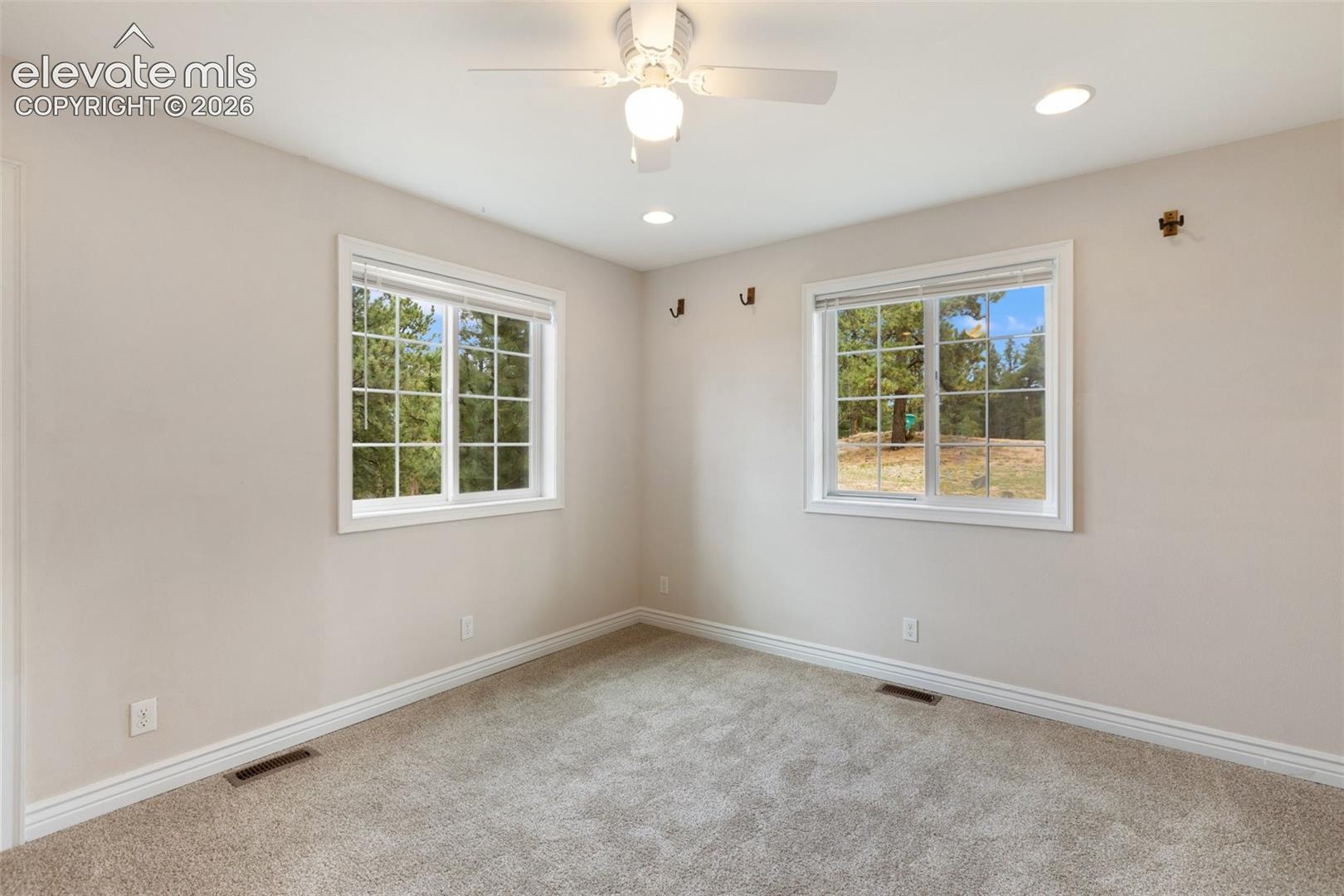 Listing photo 33 for 127 Carlton Circle