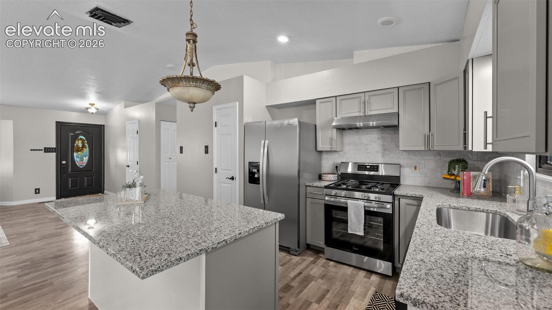 Listing photo 9 for 465 S Falcon Drive
