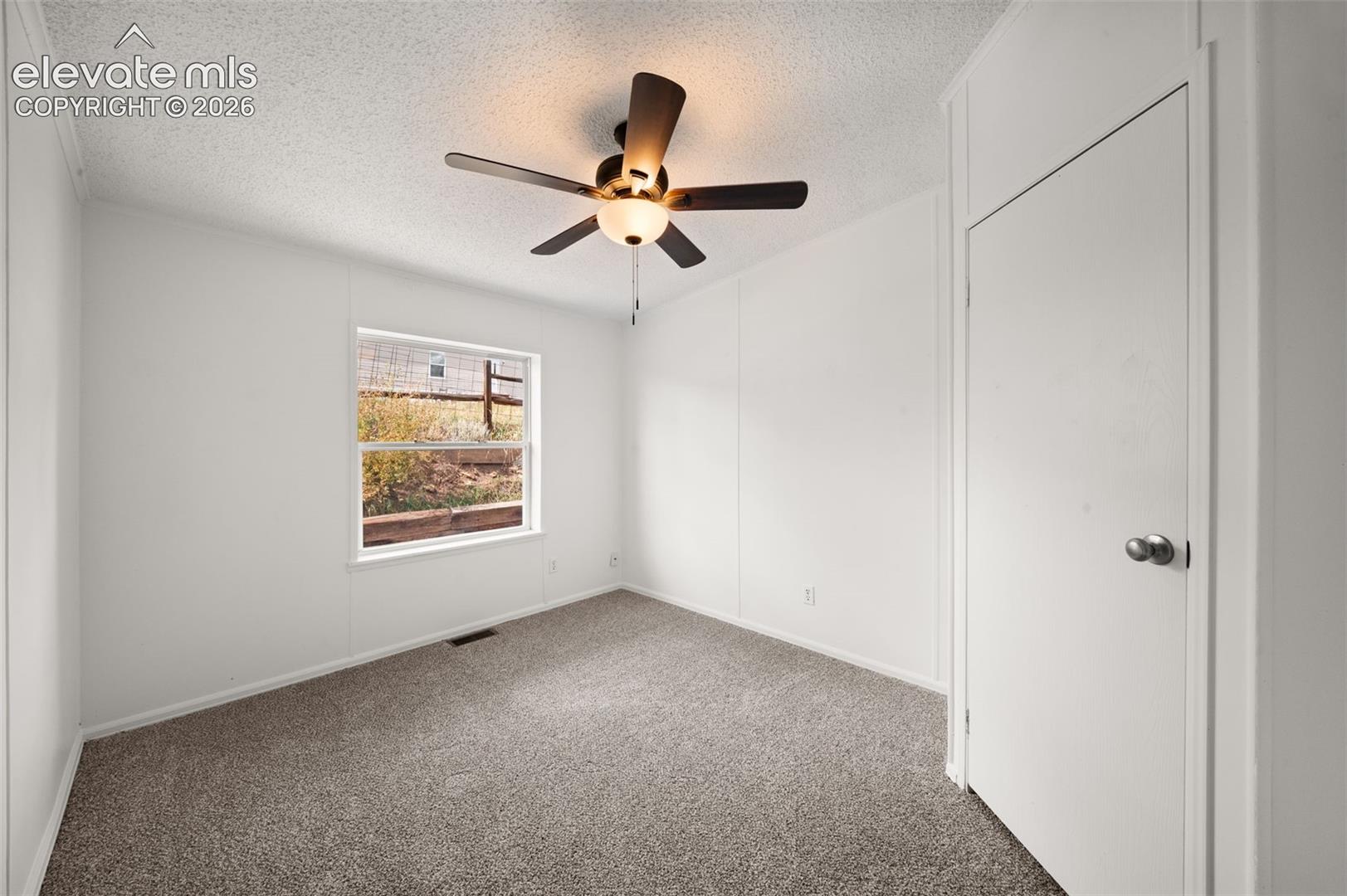 Listing photo 19 for 413 W Eaton Avenue