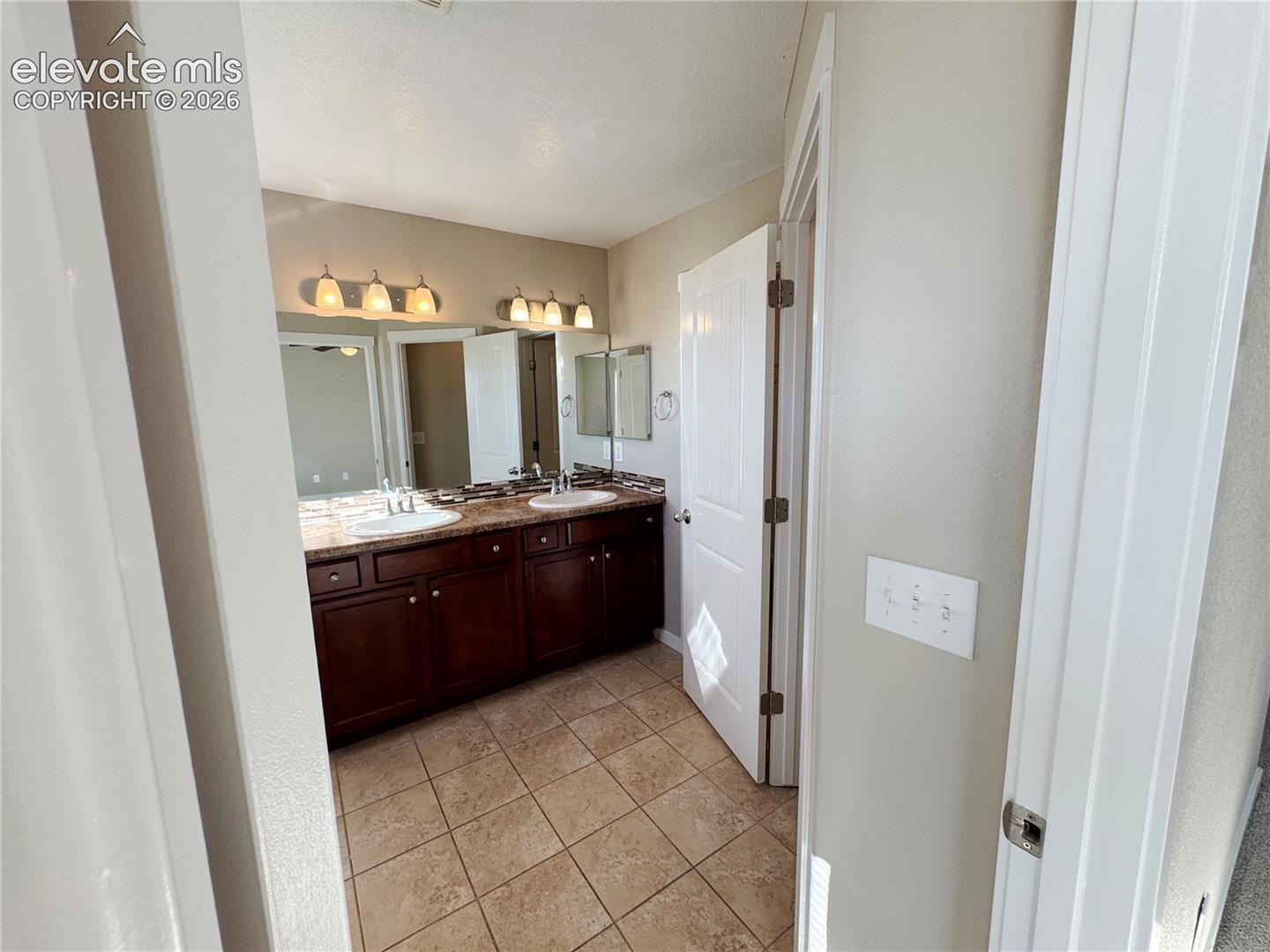 Listing photo 32 for 7961 Sandsmere Drive