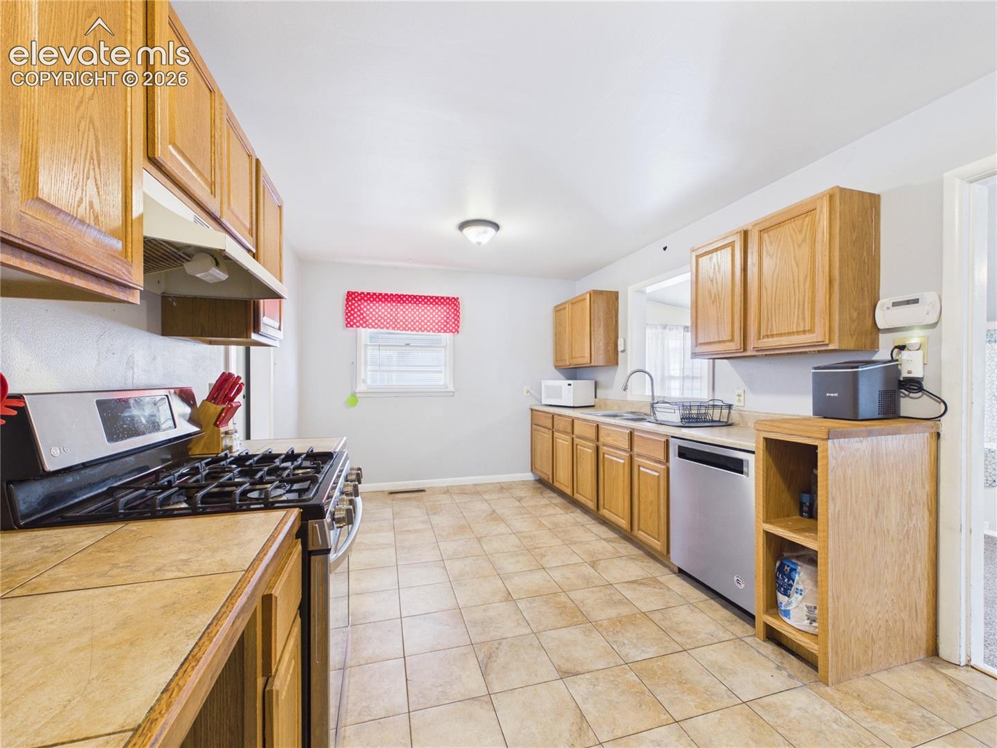 Listing photo 10 for 1615 Englewood Drive
