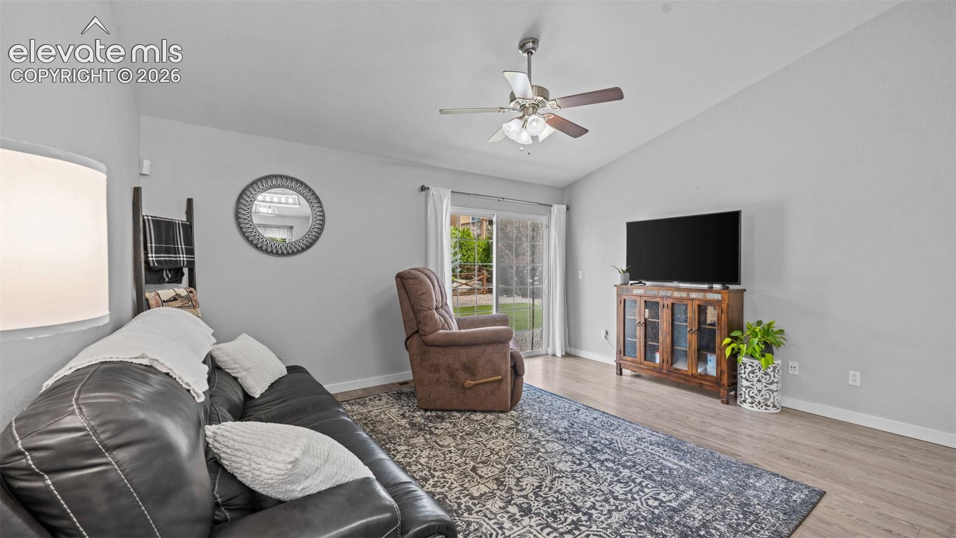 Listing photo 13 for 8068 Hollygrape Lane
