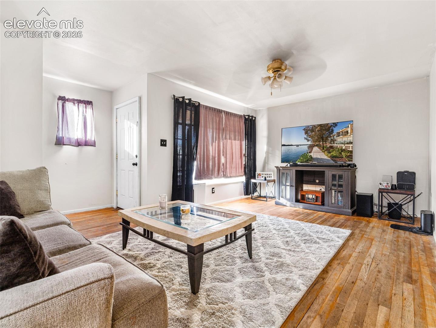 Listing photo 5 for 18 Dundee Lane