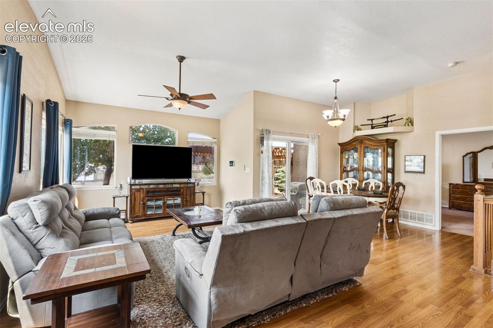 Listing photo 6 for 703 N Canvas Drive